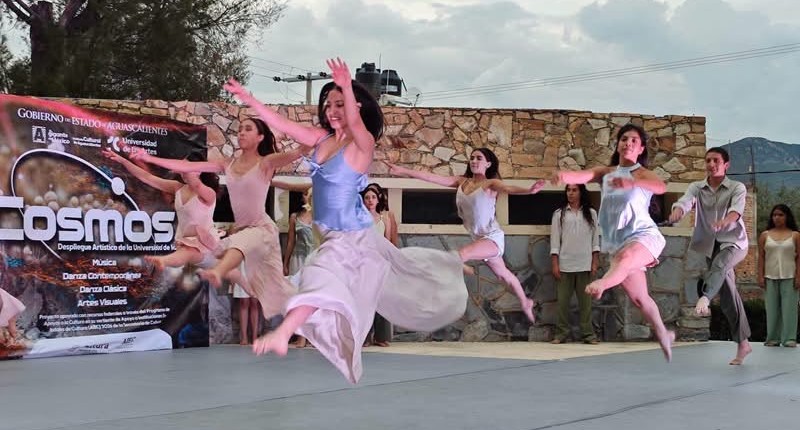 TEPEZALÁ SE LLENÓ DE ARTE CON «COSMOS»
