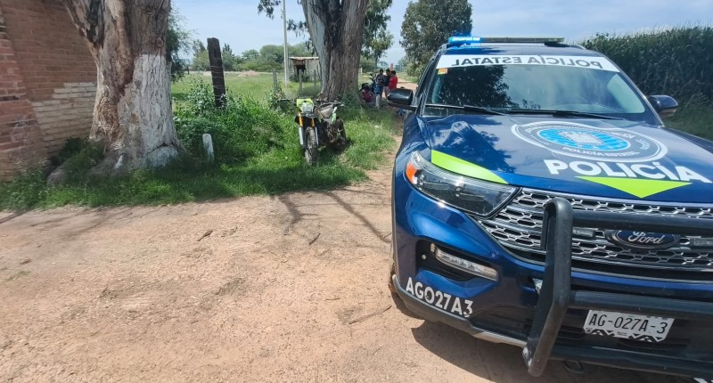 DESIGUAL CHOQUE POR ALCANCE ENTRE UN VEHÍCULO Y UNA MOTOCICLETA DEJA SALDO DE DOS LESIONADOS EN LA COMUNIDAD DE MAR NEGRO, EN RINCÓN DE ROMOS; EL RESPINSABLE HUYÓ