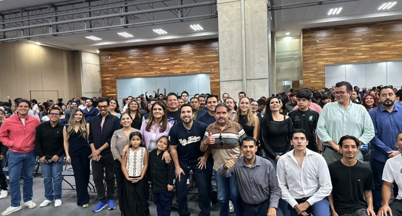 CASA LLENA CON LUIS FELIPE CALDERÓN