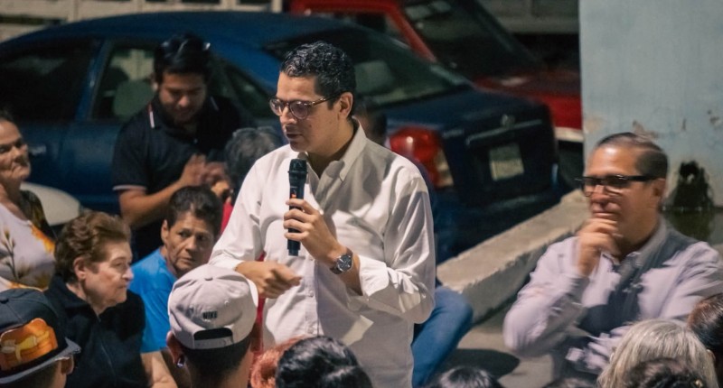 QUIQUE GALO DIALOGÓ CON VECINOS DE COL. RODOLFO LANDEROS EN AGS 