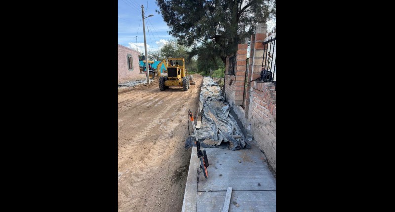 AVANZAN LOS TRABAJOS EN LA CALLE FELIPE ÁNGELES DE LA COMUNIDAD DE LA VICTORIA, TEPEZALÁ