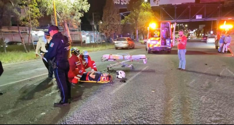 CONDUCTOR EMBISTE  INTENCIONALMENTE A MOTOCICLISTA Y SE DA A LA FUGA EN AVENIDA AGUASCALIENTES