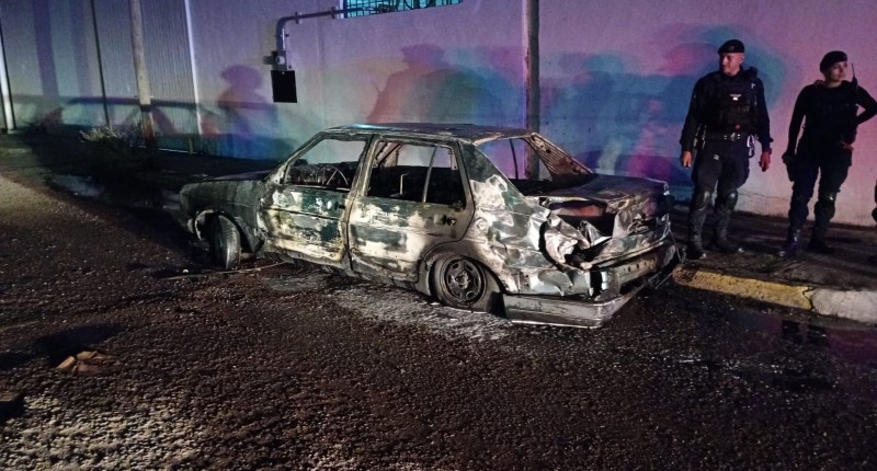 BOMBEROS DEL MUNICIPIO DE AGUASCALIENTES SOFOCARON INCENDIO DE VEHÍCULO EN CD INDUSTRIAL