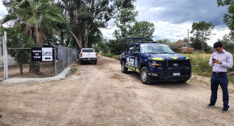 SE REGISTRÓ UN ACCIDENTE ENTRE UN TRÁILER Y UNA CAMIONETA TOYOTA EN LA TERRACERÍA DE LA COMUNIDAD DE EMILIANO ZAPATA, EN PABELLÓN DE ARTEAGA 