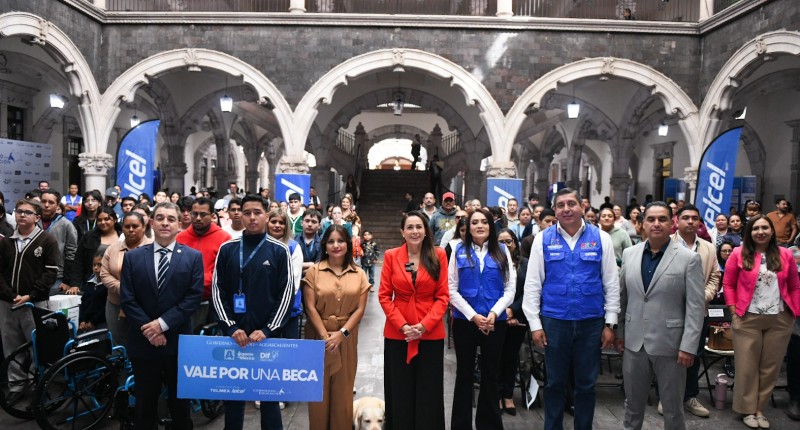 TERE JIMÉNEZ Y FUNDACIÓN TELMEX-TELCEL ENTREGAN EN AGS BECAS, EQUIPOS Y APOYOS A ESTUDIANTES, ADULTOS MAYORES Y PERSONAS CON DISCAPACIDAD