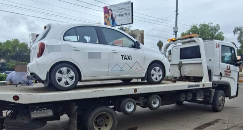 DETIENEN EN AGS TAXI CON PLACAS SOBREPUESTAS