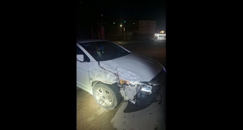 SE REGISTRÓ CHOQUE POR ALCANCE EN UN SEMÁFORO CHOQUE ANGULAR EN AVENIDA SIGLO XXI, EN VISTAS DEL SUR AGS 