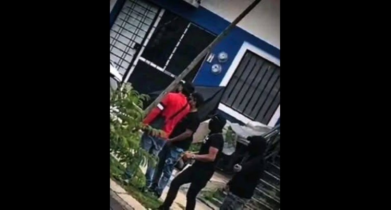 VIDEO | SUJETOS ARMADOS IRRUMPEN EN VIVIENDAS Y AGREDEN A VECINOS EN TONALÁ, JALISCO 
