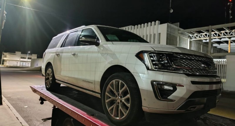 DETIENEN AL CONDUCTOR Y RECUPERAN CAMIONETA ROBADA EN PABELLÓN DE ARTEAGA, AGS