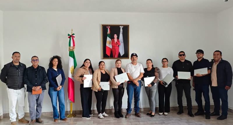 ENTREGAN EQUIPO DE CÓMPUTO EN TEPEZALÁ PARA MODERNIZAR LA ATENCIÓN Y SERVICIOS MUNICIPALES