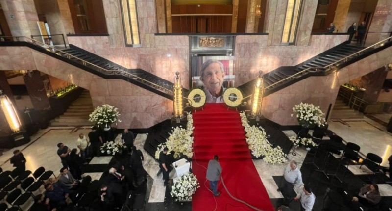 CUAUHTÉMOC CÁRDENAS RECIBE HOMENAJE EN BELLAS ARTES RODEADO DE SU FAMILIA; ASISTEN SEGUIDORES DEL INGENIERO